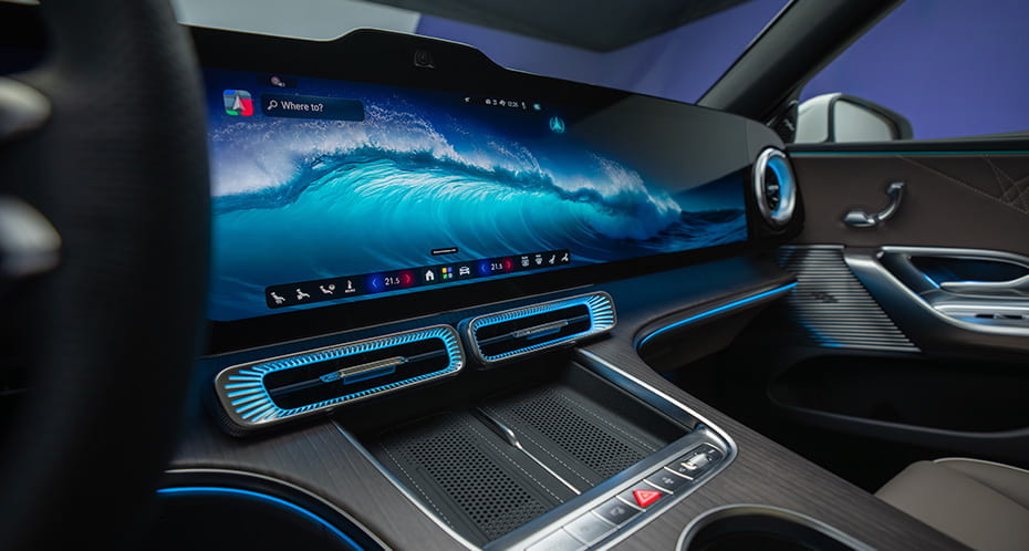 MBUX Hyperscreen der neuen reinelektrischen Mercedes-Benz C-Klasse