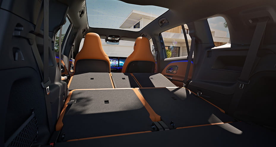 Umgeklappte 2. und 3. Sitzreihe des reinelektrischen Mercedes-Benz GLB