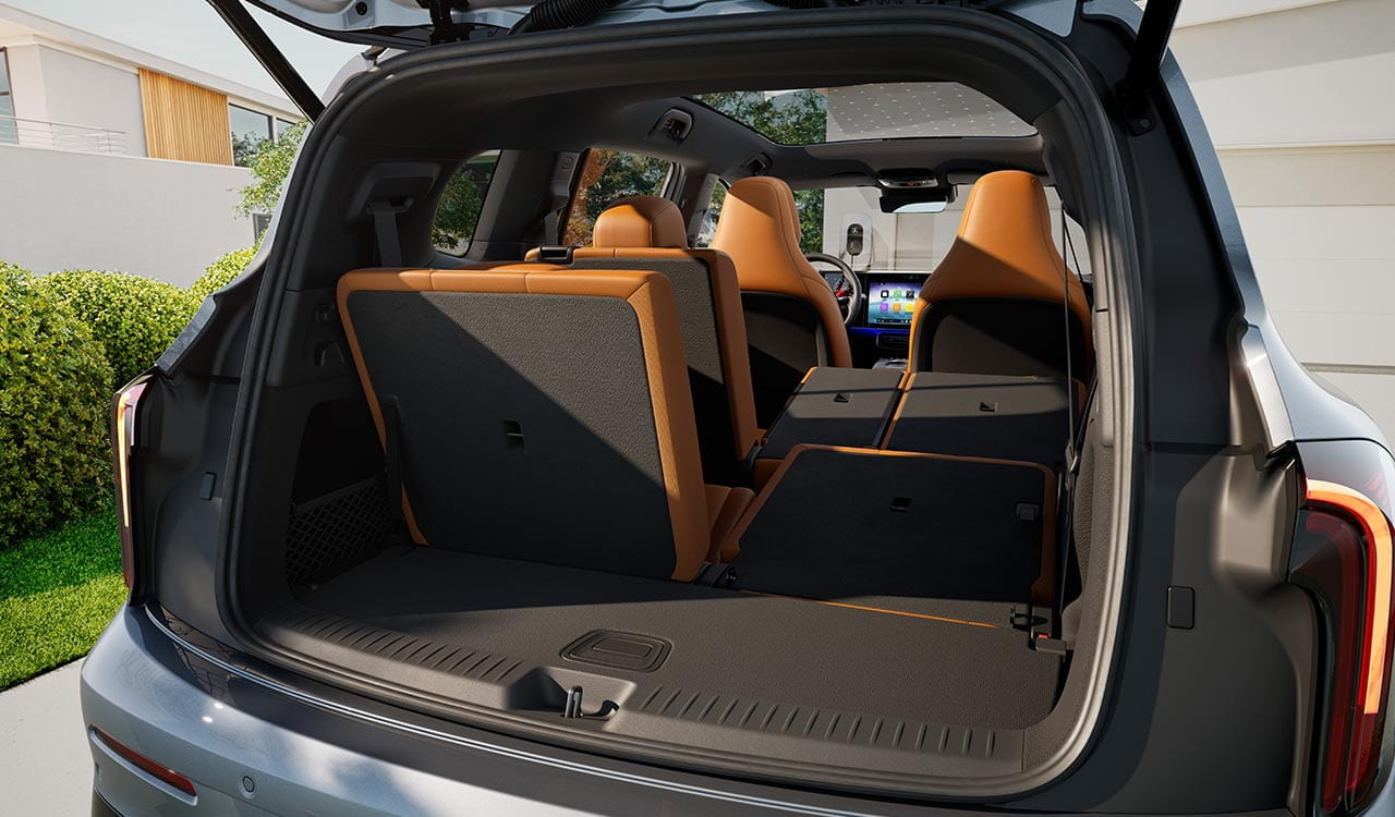geöffneter Kofferraum mit umklappbarer 3. Sitzreihe im Mercedes-Benz GLB