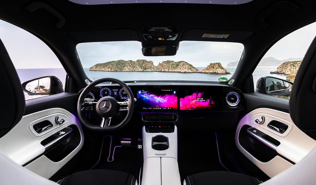 schwarz weißer Innenraum des Mercedes-Benz GLB