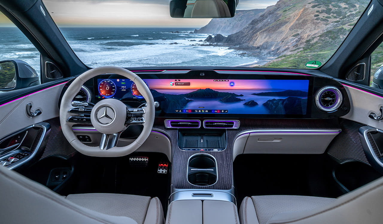 weißes Interieur des Mercedes-Benz GLC