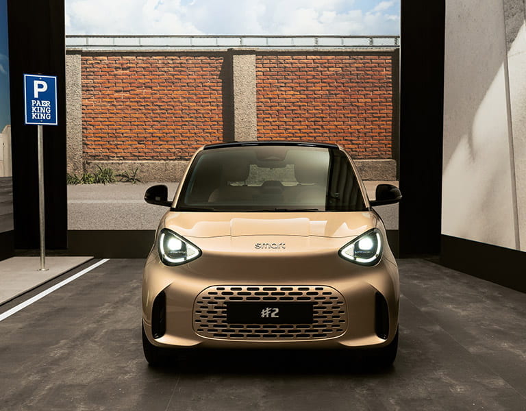 Der neue smart #2 in gold in der Frontansicht