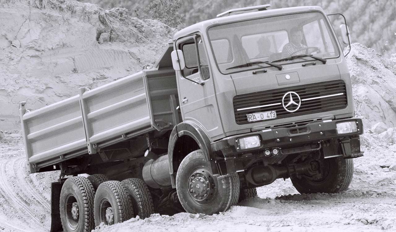 historischer Mercedes-Benz Lkw