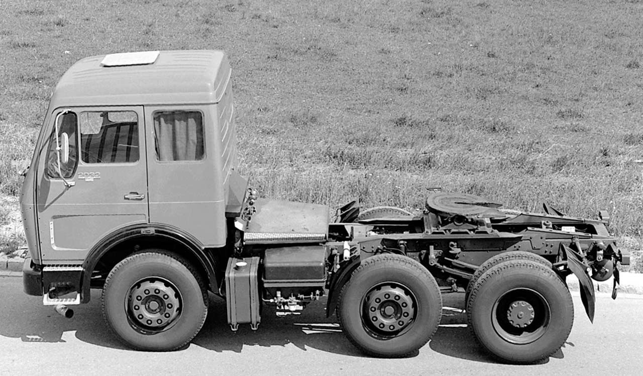 historischer Mercedes-Benz Lkw