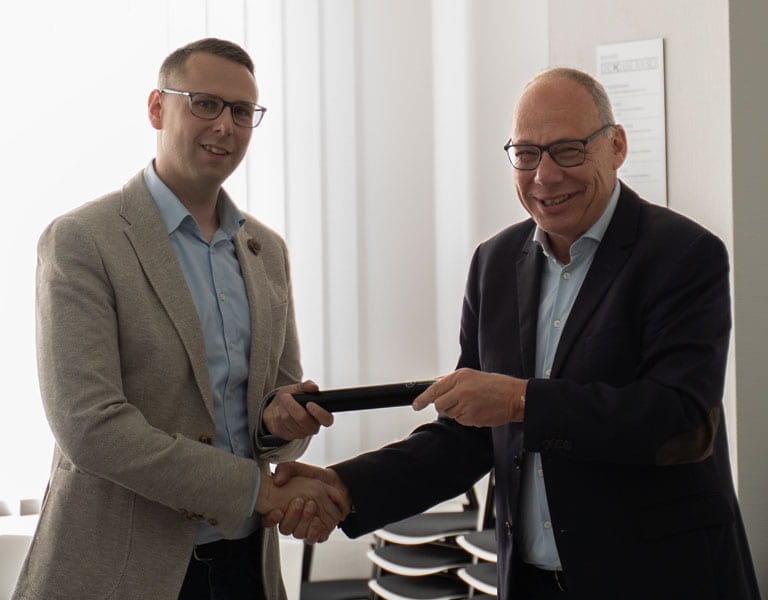 Joachim Büttner und Florian Poth bei der Staffelstabübergabe Joachim Büttner und Florian Poth bei der Staffelstabübergabe