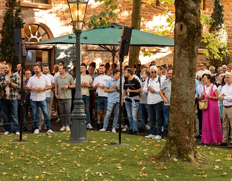 Kunzmann Mitarbeiter auf dem Mitarbeiterfest während der Ansprache der Geschäftsführung