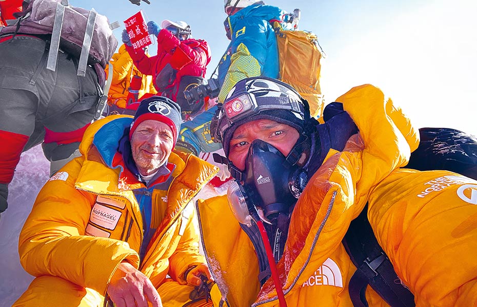 Klaus Ullrich mit Team auf dem Gipfel des Mount Everest