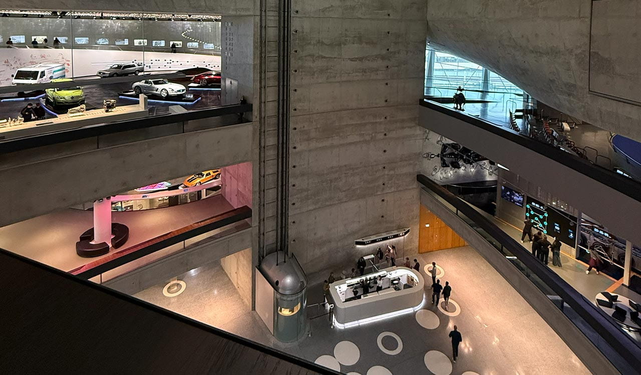 Eingangsbereich des Mercedes-Benz Museums