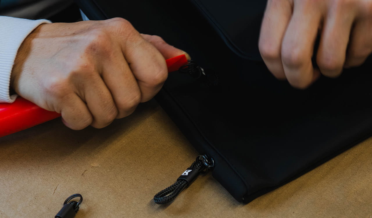 Kunzmann Leine wird am Kunzmann Rucksack angebracht