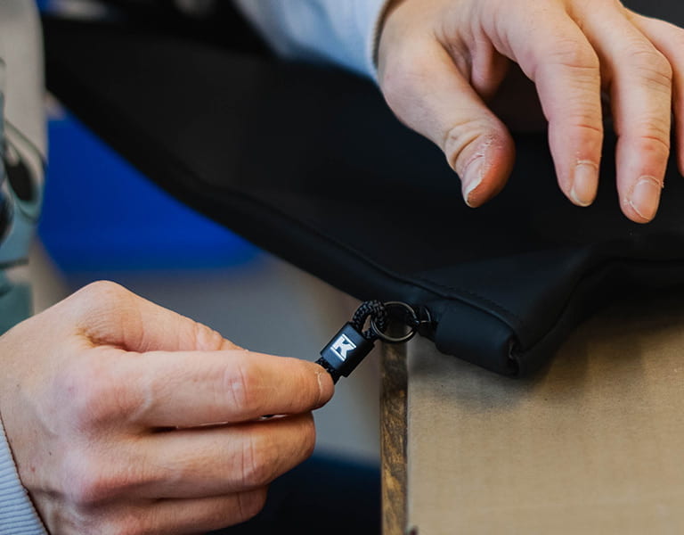 Kunzmann Leine am Reisverschluss des Rucksacks