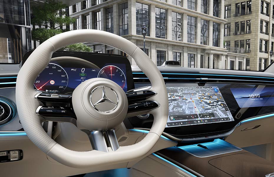 weißes Interieur & Lenkrad der Mercedes-Benz S-Klasse V223