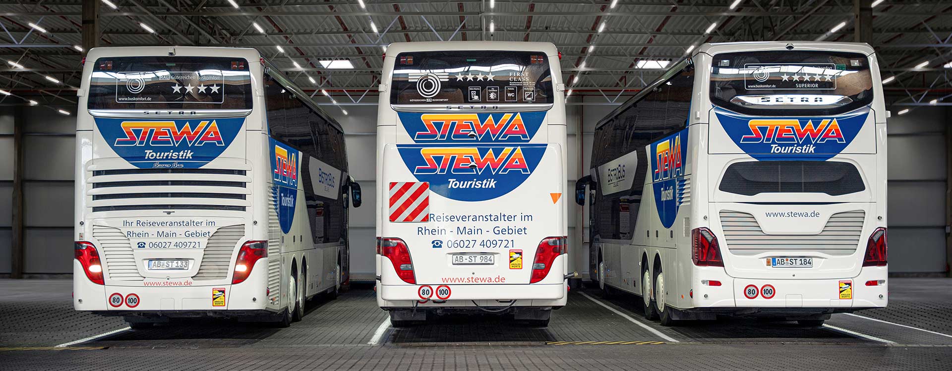 Stewa Reisebusse in der Halle