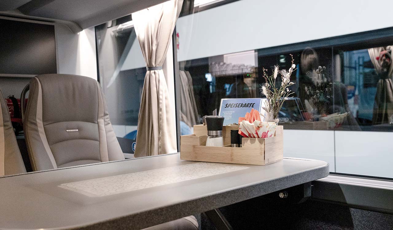 Bordbistro-Sitze der 5*-Superior Busse von STEWA