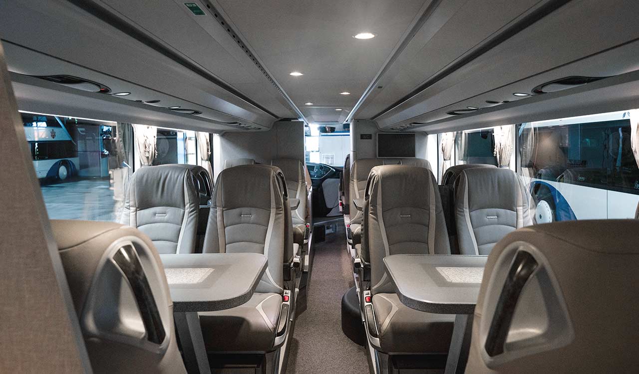 Bordbistro-Sitze der 5*-Superior Busse von STEWA
