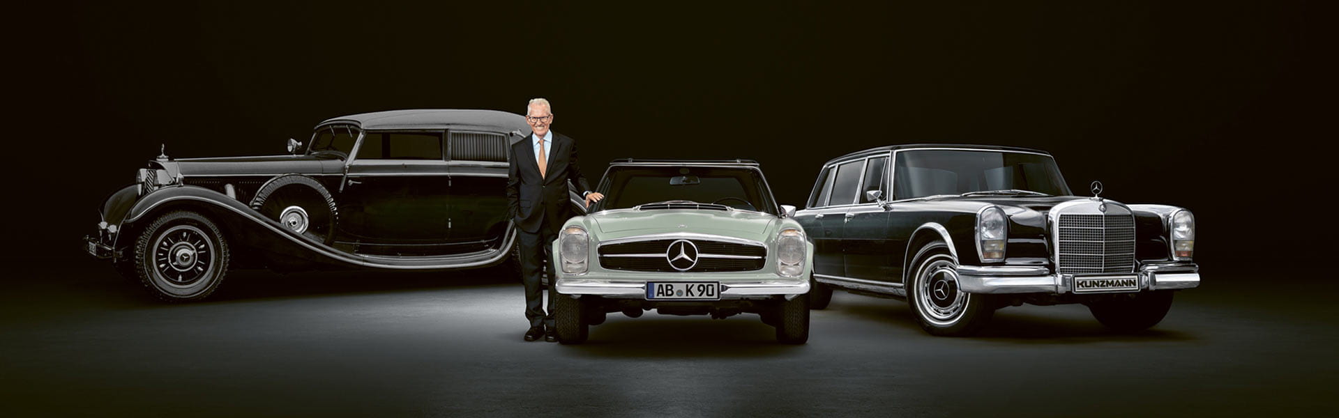 Wolfang Diehm zusammen mit drei besonderen Mercedes-Benz Modellen Wolfang Diehm zusammen mit drei besonderen Mercedes-Benz Modellen