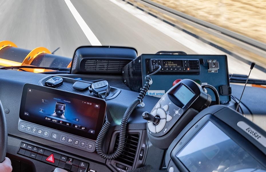 CB-Funk Gerät in einem Mercedes-Benz LKW CB-Funk Gerät in einem Mercedes-Benz LKW