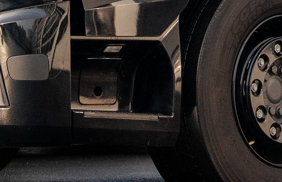 Rangierleuchte im Einstieg am Mercedes-Benz Actros Rangierleuchte im Einstieg am Mercedes-Benz Actros