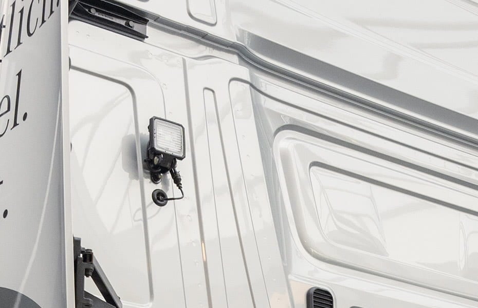 Zusatzscheinwerfer für das rückwärtige Rangieren am Mercedes-Benz Actros Zusatzscheinwerfer für das rückwärtige Rangieren am Mercedes-Benz Actros