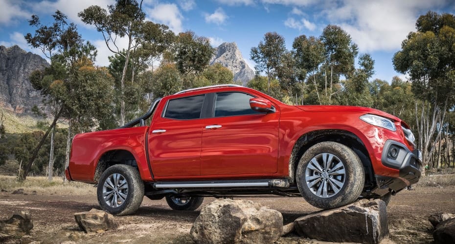 Mercedes-Benz X-Klasse, Exterieur: Danakilrot, Ausstattungslinie PROGRESSIVE X-Klasse-Front-930x500-min
